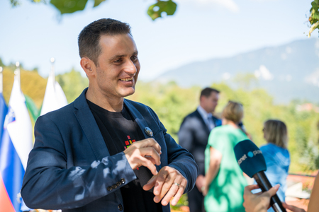53. Dnevi narodnih noš in oblačilne dediščine_novinarska konferenca (41)